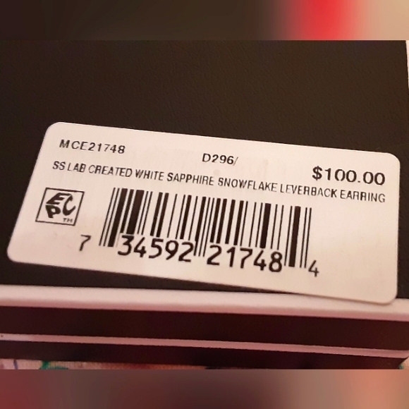 💥Deal!💥Selling for 50% off Reg. Retail price! NWT Macy's Snowflake Earrings - Picture 4 of 5